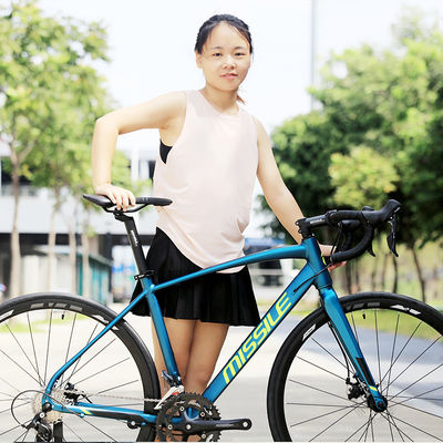 Аэродинамический шоссейный велосипед с карбоновой рамой, собранный на 85% (SKD), обеспечивающий превосходную передачу мощности и снижение сопротивления