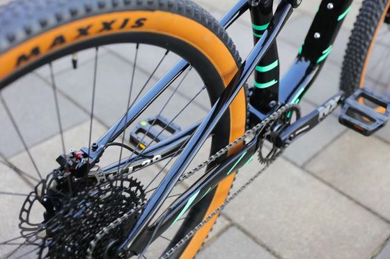 Почувствуйте волнение от езды с 29 "полной подвеской углеродный каркас Mtb мягкий хвост